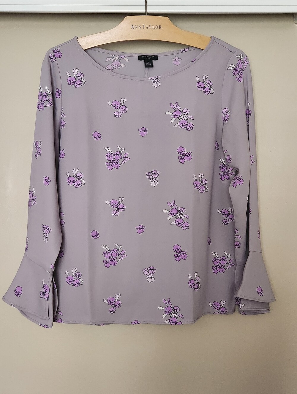 Ann Taylor Bell Sleeve Blouse With Floral Prints -GRAY -SP